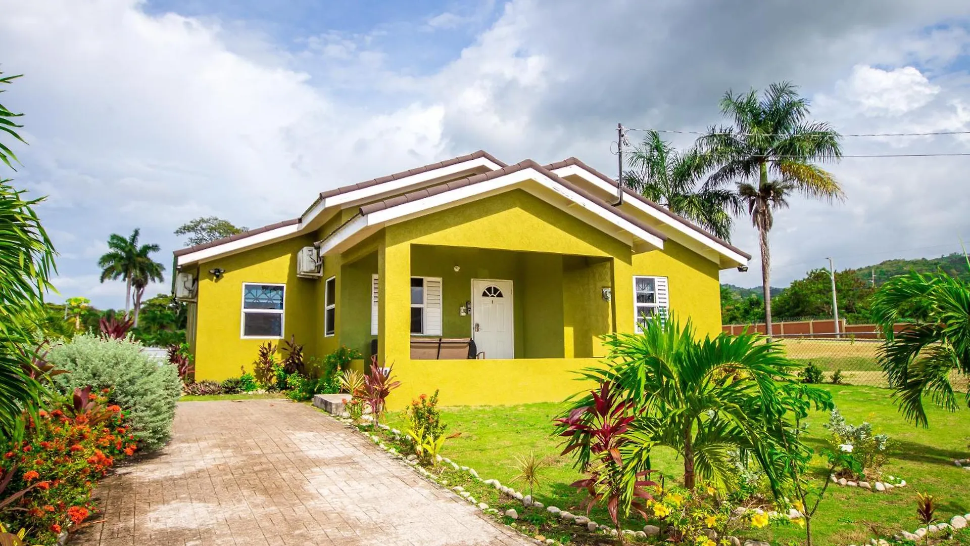 Ocho Rios Drax Hall Manor 3 Bed Sleeps 7 contacts